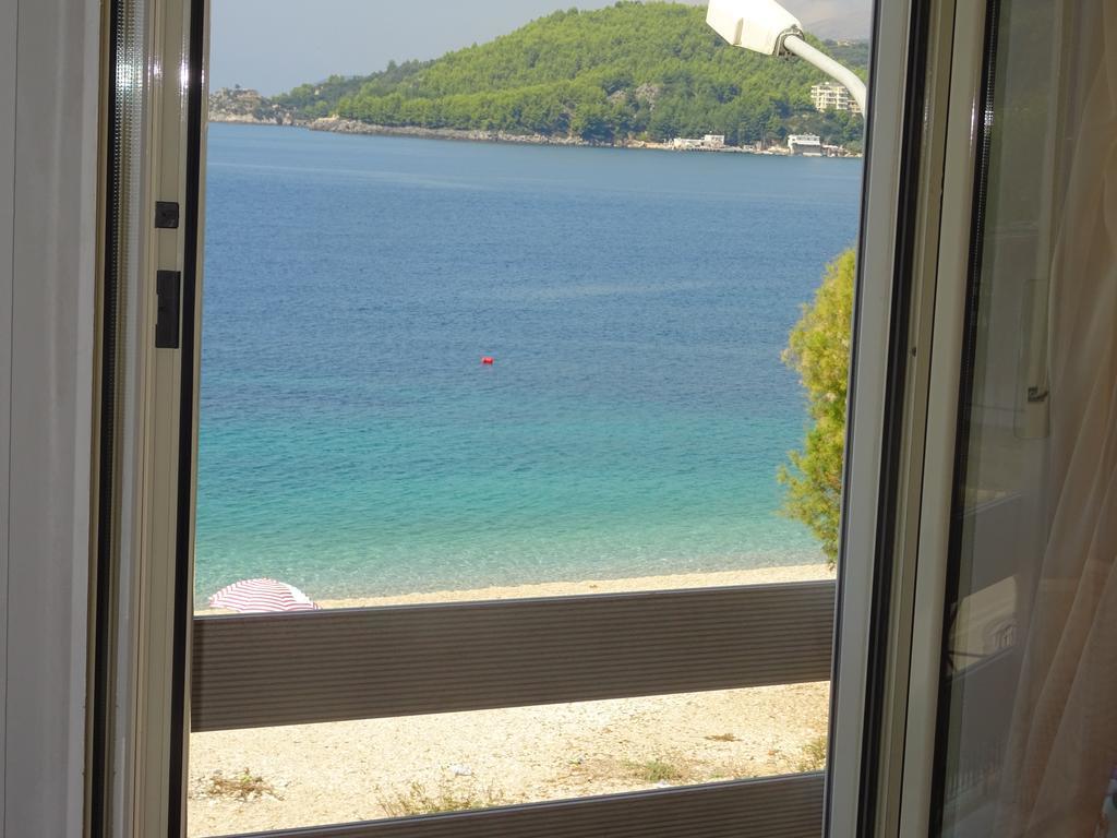 George Apartments Himare Exterior foto